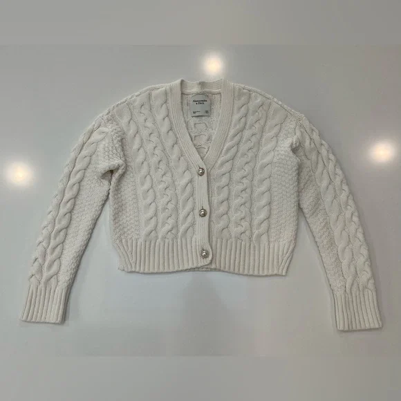 NWOT never worn abercrombie cropped cardigan sweater beige w pearl buttons XXS - Picture 3 of 9